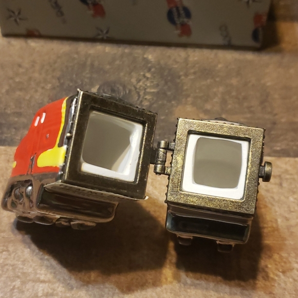 Lionel Train Covered Box - Picture 4 of 4